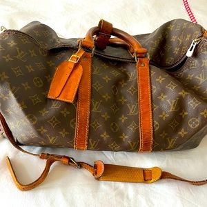 Authentic Louis Vuitton carry all; 20 inches from seam to seam